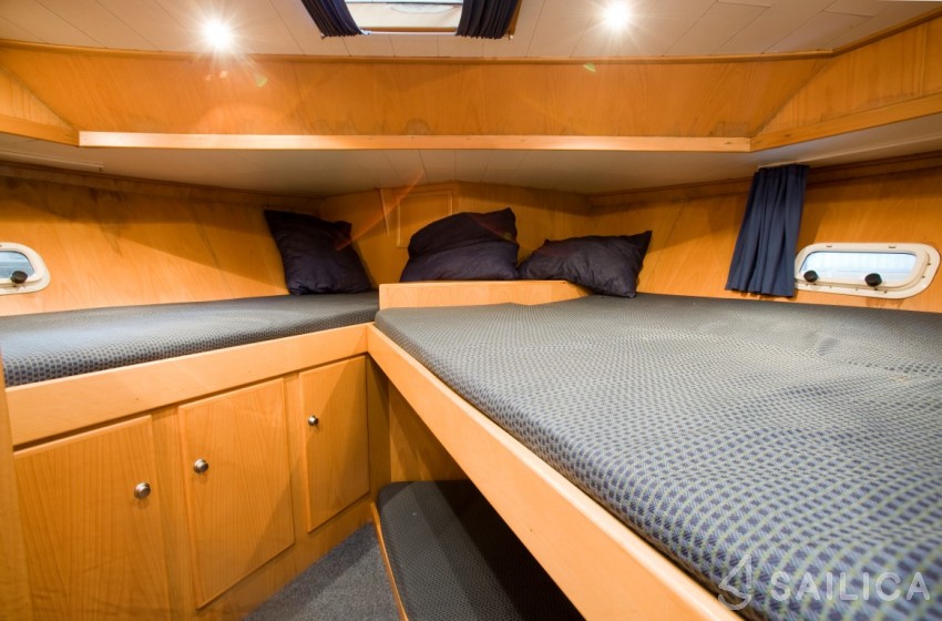 De Drait Renal 45 - Yacht Charter Sailica