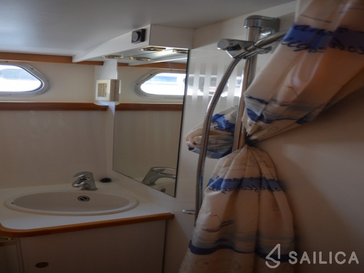 De Drait Valkkruiser 1350 - Yacht Charter Sailica