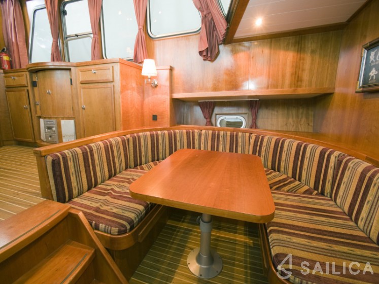De Drait Classicline 1300 - Yacht Charter Sailica