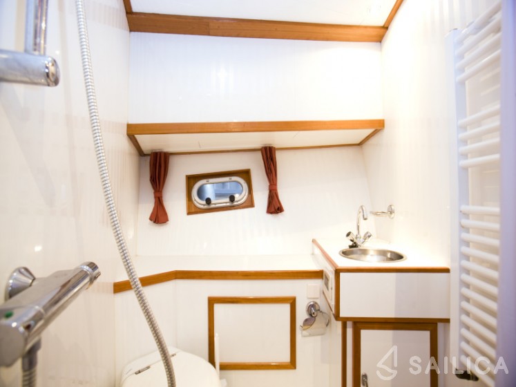 De Drait Classicline 1300 - Yacht Charter Sailica