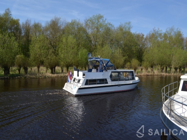 De Drait Safari Houseboat 1050 - Yacht Charter Sailica