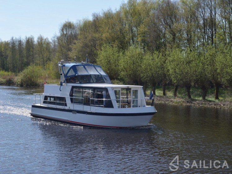 De Drait Safari Houseboat 1050 - Yacht Charter Sailica