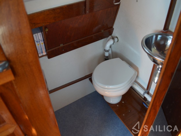 De Drait Doerak 850 OK - Yacht Charter Sailica