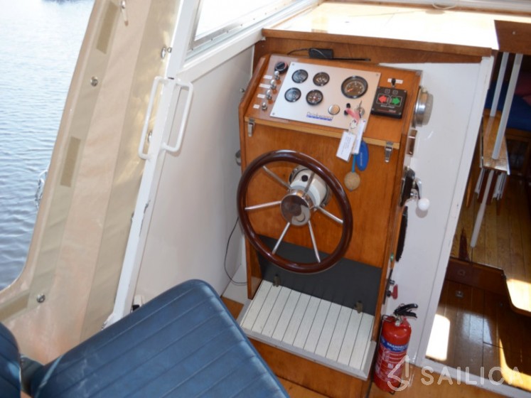 De Drait Doerak 850 OK - Yacht Charter Sailica