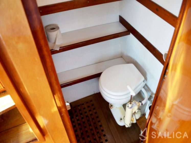 De Drait Doerak 850 OK - Yacht Charter Sailica