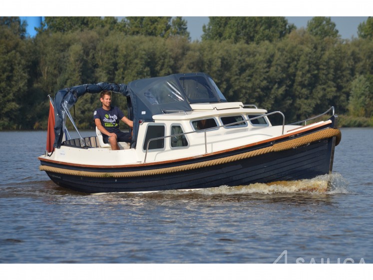 De Drait Drachtster Sloep Cabin 750 - Yacht Charter Sailica