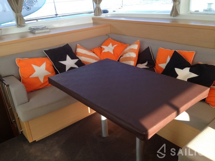 Lagoon 400 S2 - Yacht Charter Sailica