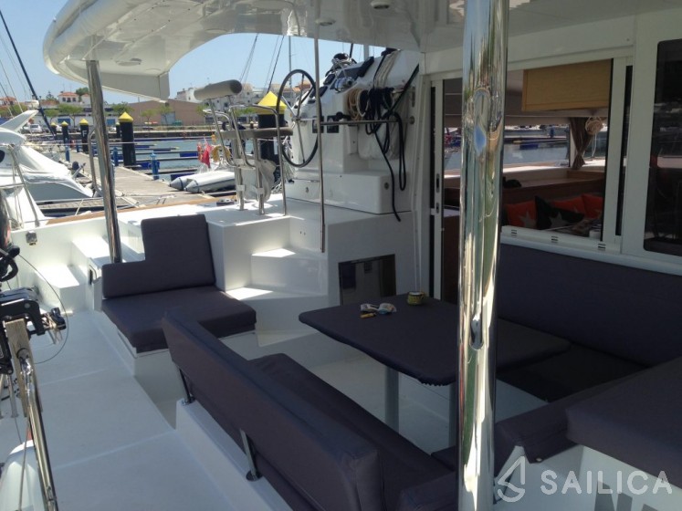 Lagoon 400 S2 - Yacht Charter Sailica