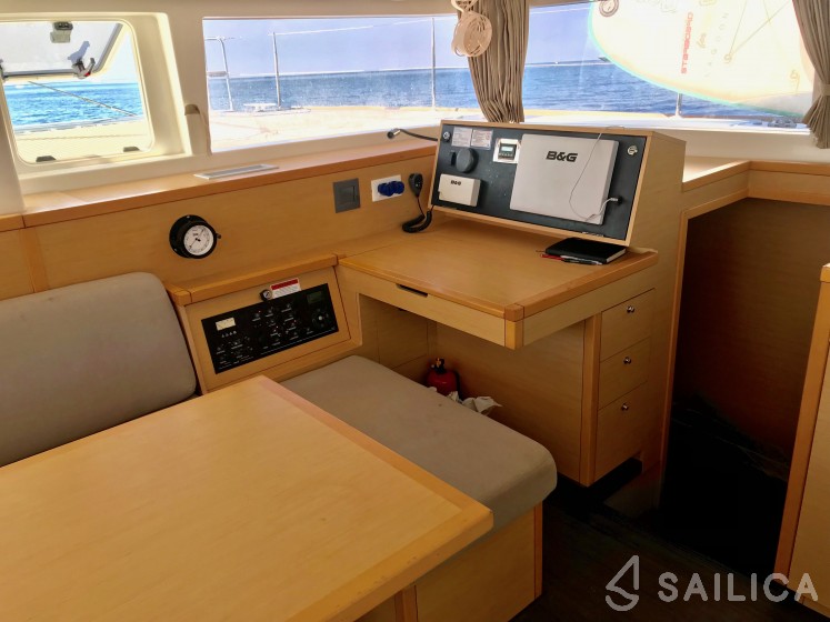 Lagoon 400 S2 - Yacht Charter Sailica