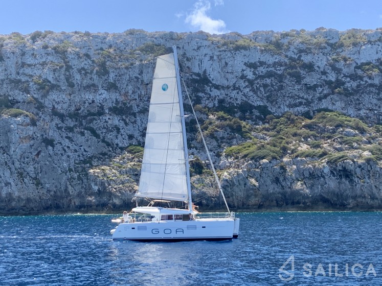Lagoon 400 S2 - Yacht Charter Sailica