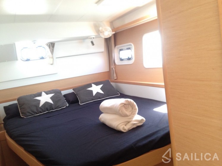Lagoon 400 S2 - Yacht Charter Sailica