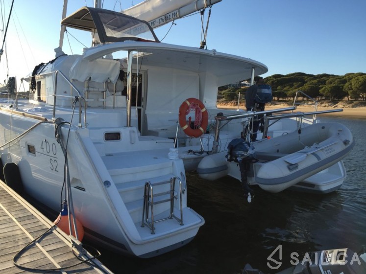 Lagoon 400 S2 - Yacht Charter Sailica