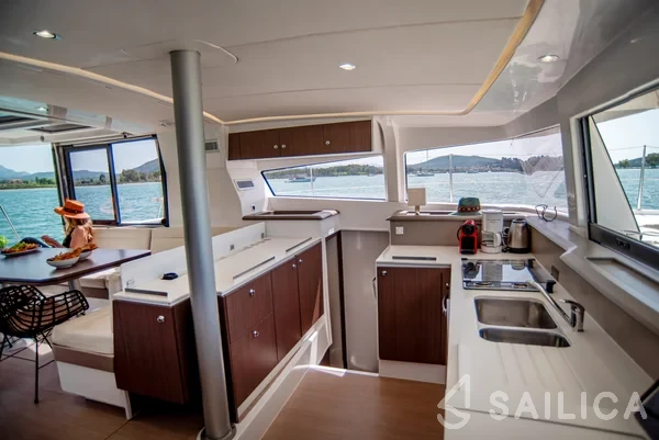 Bali 4.1 - Yacht Charter Sailica