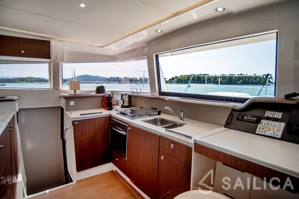 Bali 4.1 - Yacht Charter Sailica