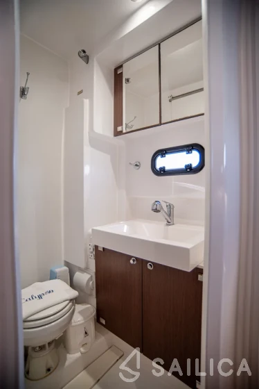 Bali 4.1 - Yacht Charter Sailica