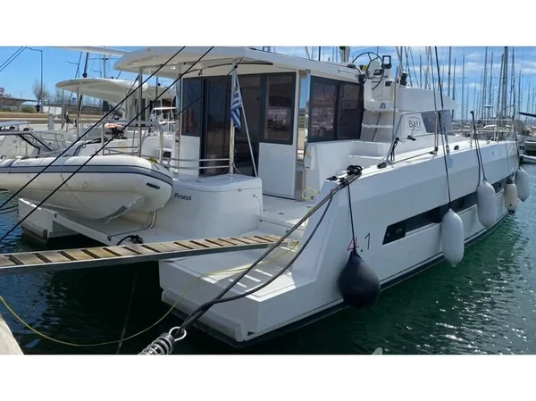 Bali 4.1 - Yacht Charter Sailica