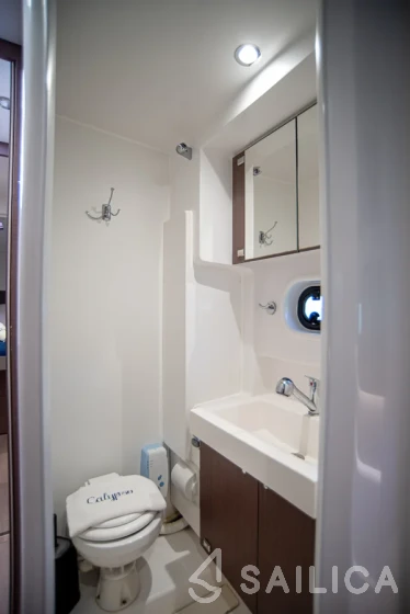 Bali 4.1 - Yacht Charter Sailica