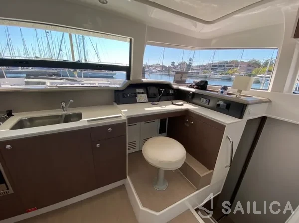 Bali 4.1 - Yacht Charter Sailica