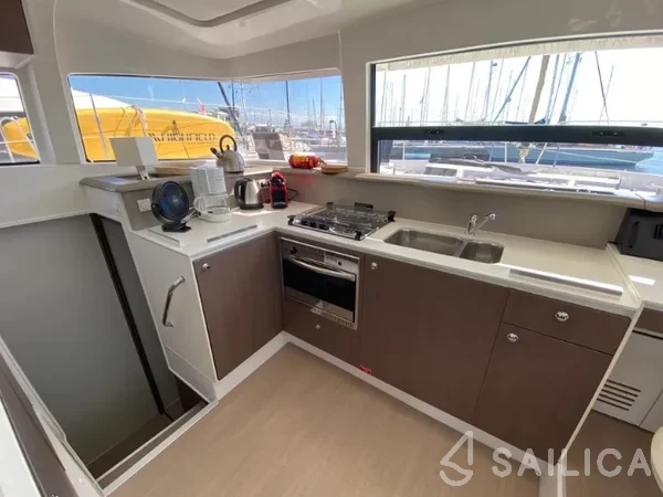 Bali 4.1 - Yacht Charter Sailica