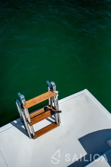 Bali 4.1 - Yacht Charter Sailica