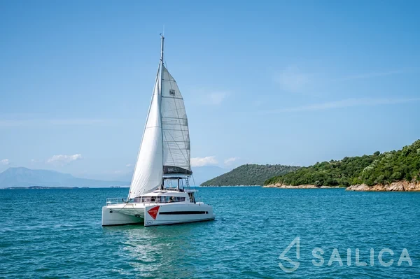 Bali 4.1 - Yacht Charter Sailica