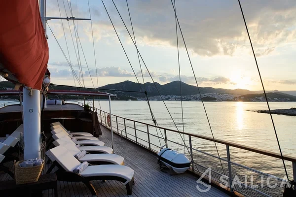 Gulet - Yacht Charter Sailica