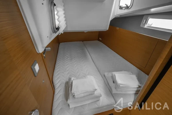 Sun Odyssey 410 - Yacht Charter Sailica