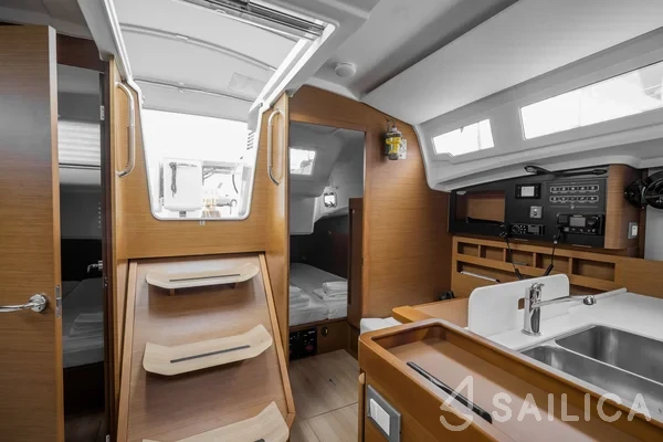 Sun Odyssey 410 - Yacht Charter Sailica
