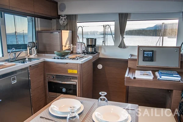 Lagoon 40 - Yacht Charter Sailica