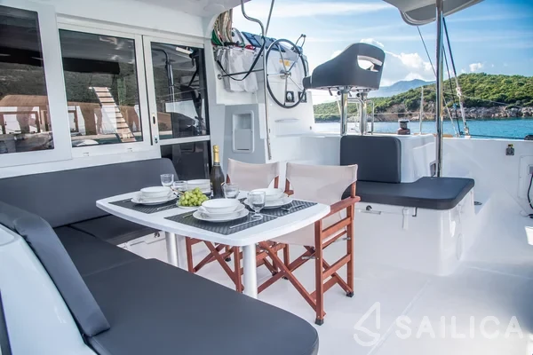 Lagoon 40 - Yacht Charter Sailica