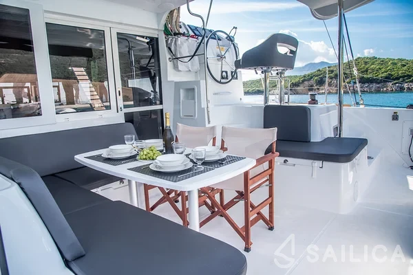 Lagoon 40 - Yacht Charter Sailica