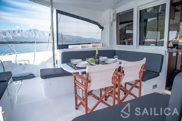 Lagoon 40 - Yacht Charter Sailica