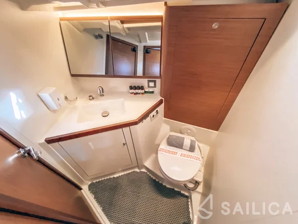 Oceanis 46.1 - Yacht Charter Sailica