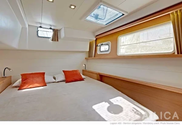 Lagoon 450  Flybridge - Yacht Charter Sailica