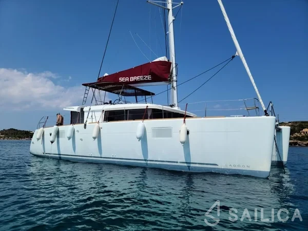 Lagoon 450  Flybridge - Yacht Charter Sailica