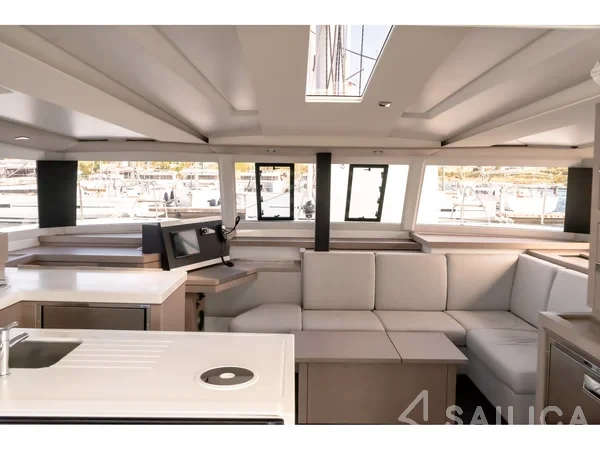 Astréa 42 - Yacht Charter Sailica