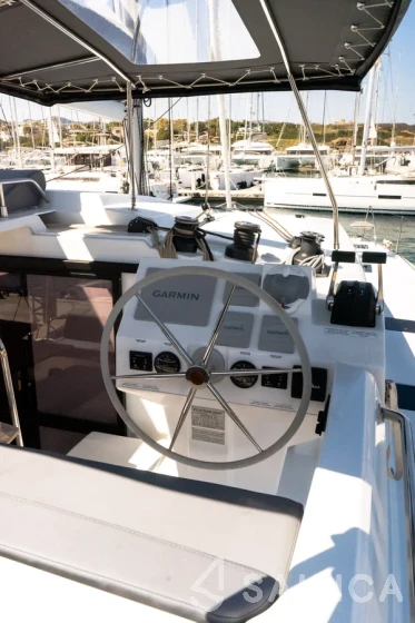 Astréa 42 - Yacht Charter Sailica