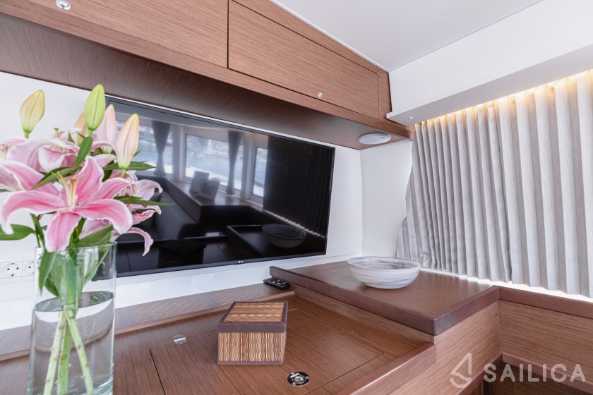 Lagoon 42 - Yacht Charter Sailica
