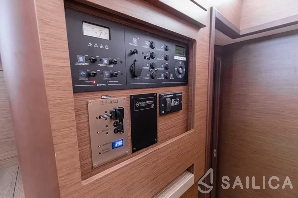Lagoon 42 - Yacht Charter Sailica