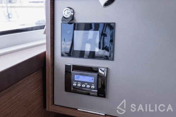 Lagoon 42 - Yacht Charter Sailica