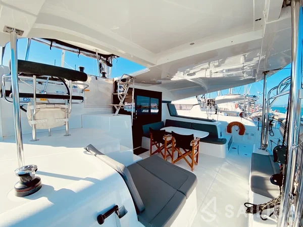 Lagoon 42 - Yacht Charter Sailica