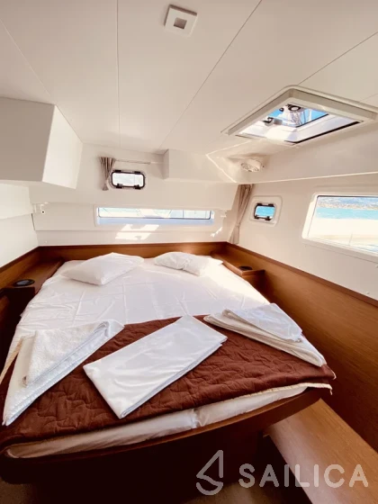 Lagoon 42 - Yacht Charter Sailica