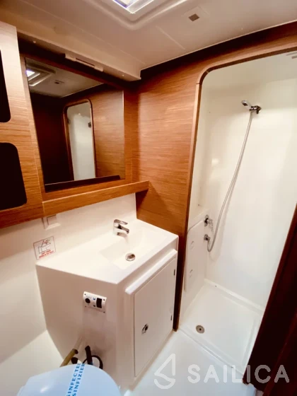 Lagoon 42 - Yacht Charter Sailica