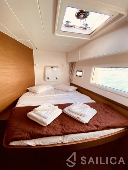 Lagoon 42 - Yacht Charter Sailica