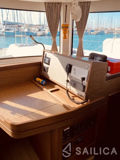 Lagoon 42 - Yacht Charter Sailica