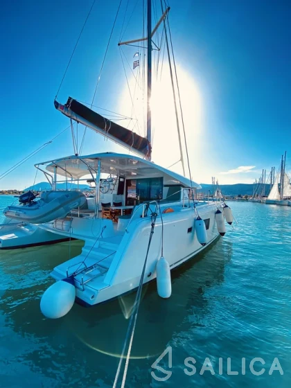 Lagoon 42 - Yacht Charter Sailica