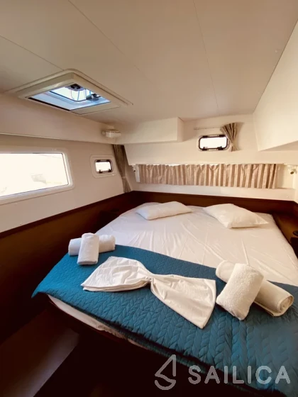 Lagoon 42 - Yacht Charter Sailica