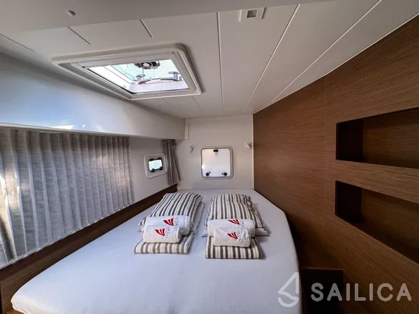 Lagoon 42 - Photo #38 Lagoon 42 - Yacht Charter Sailica