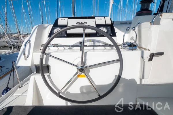 Lagoon 42 - Photo #30 Lagoon 42 - Yacht Charter Sailica