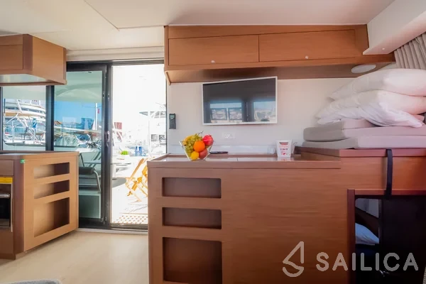 Lagoon 42 - Photo #36 Lagoon 42 - Yacht Charter Sailica